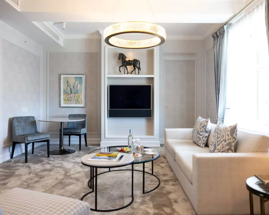Deluxe One Bedroom Suite, 305